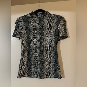 "MakeMeChic" Women's Short Sleeve Snakeskin Turtle Neck Slim Shirt Small